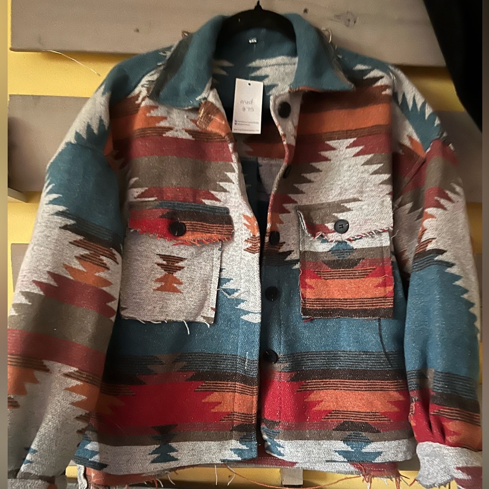 My girlfriends closet| Aztec shacket| Medium - Picture 2 of 6